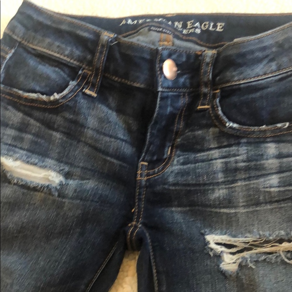 American Eagle like new dark distressed denim